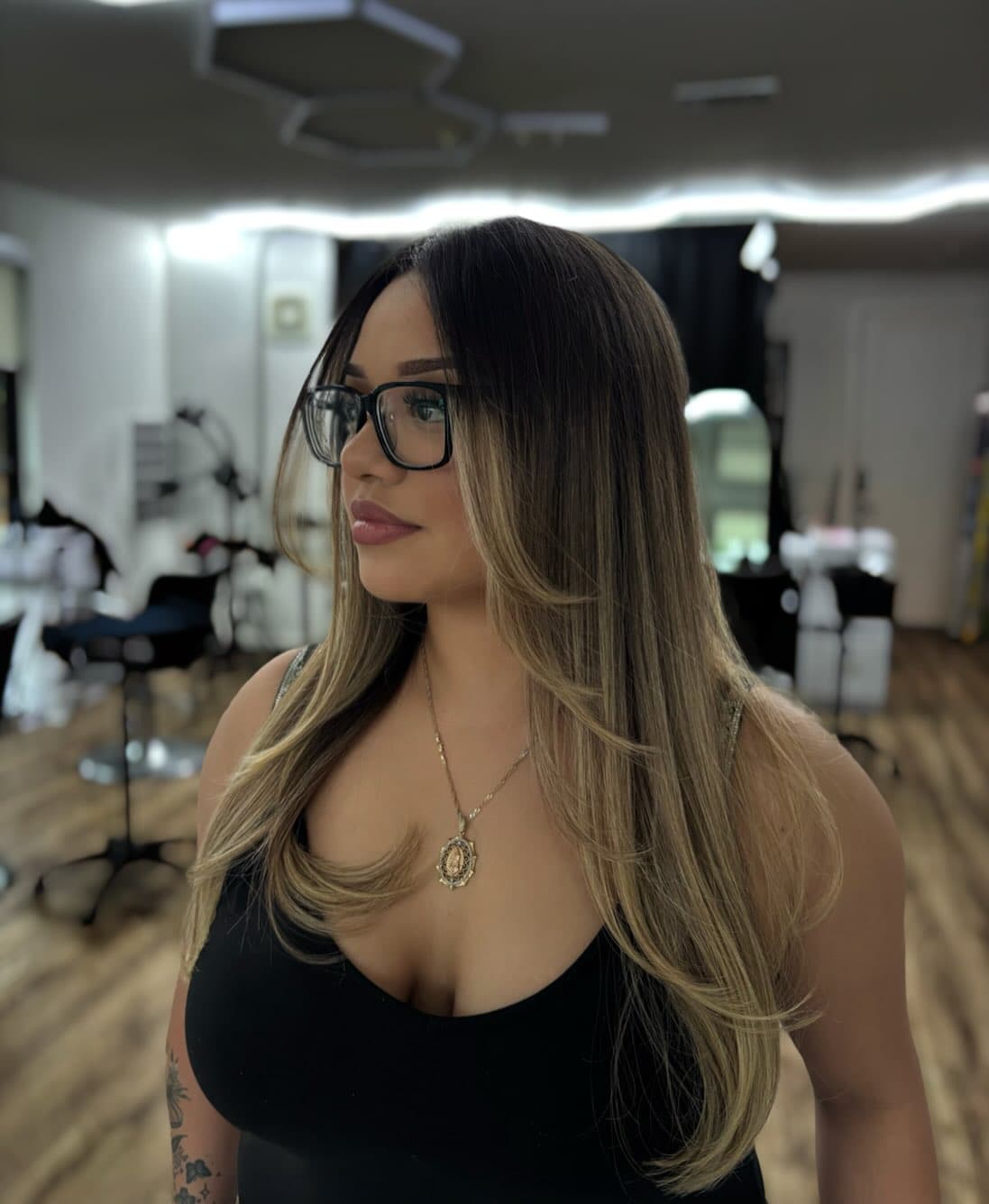 Dimensional brunette color detail